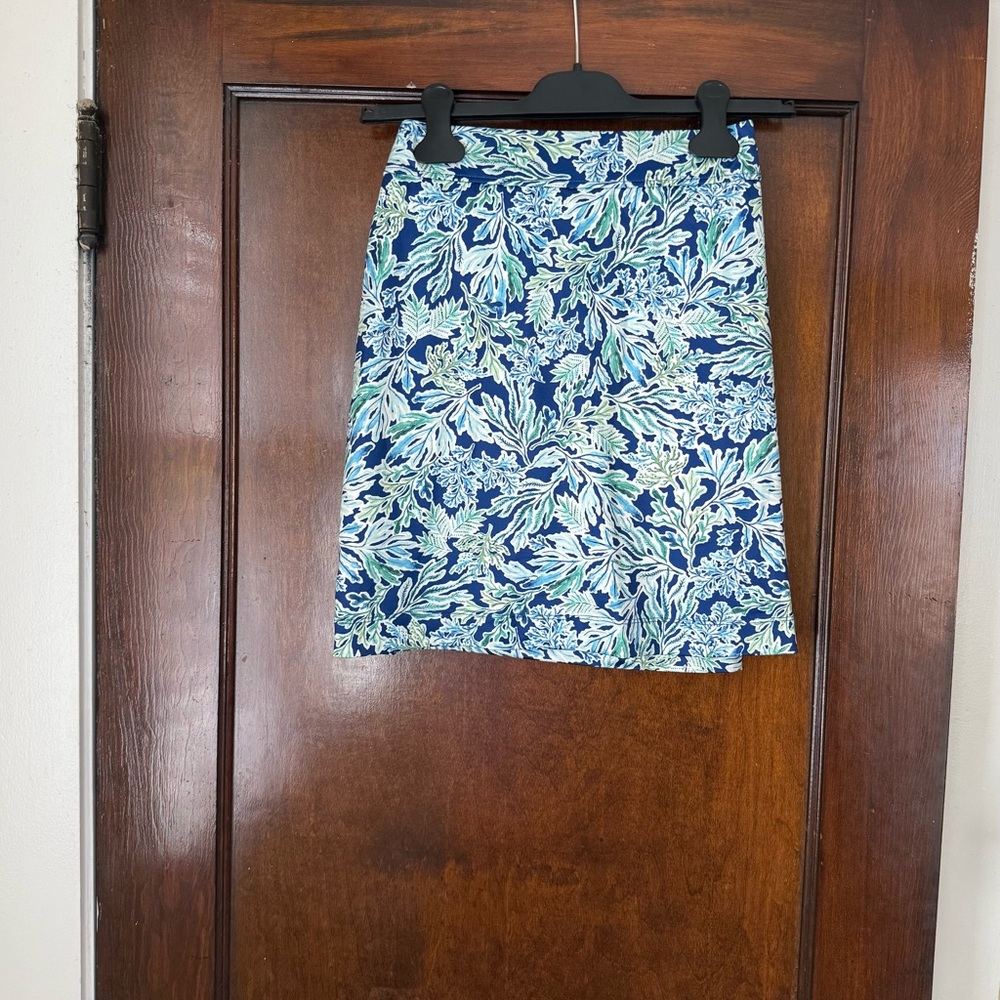 Lilly “ look alike” skort. SO cute❣️Size M.